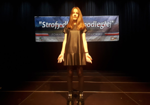 Julia Majchrzak recytuje wiersz Marii Konopnickiej "Ojczyzna moja"