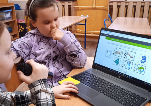 praca z programem multimedialnym i mikrofonem