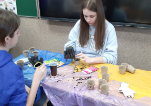 Klaudia i Laura podczas pracy
