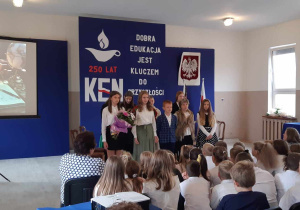 przedstawiciele Samorządu Uczniowskiego - od lewej Weronika Darmos kl. VIII, Julia Tomczak kl. VII, Barłomiej Darmos kl. VI, Anika Piechowska kl. IV