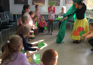 uczniowie_na_warsztatach_teatralnych