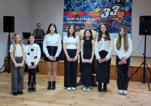 wykonawczynie pieśni patriotycznych w sali OSP w Glinniku: H. Misiak, M. Grabowska, A. Czekońska, Lena Majchrzak, Z. Cichowska, A. Wójciak, A. Piechowska