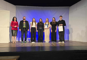 reprezentanci Szkolnego Teatrzyku "Myślnik"
