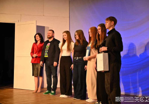 reprezentanci Szkolnego Teatrzyku "Myślnik"