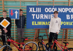 Uczniowie klasy VII - reprezentanci PSP w Glinniku