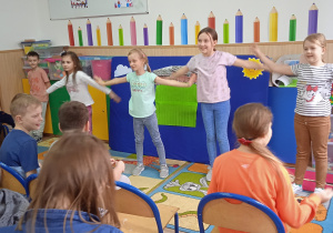 zabawa taneczna integrująca uczniów klas II i III