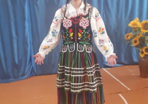 Weronika Darmos uczennica klasy VII