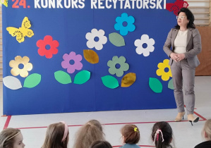 pani dyrektor Edyta Żmuda otwiera 24. szkolny konkurs recytatatorski