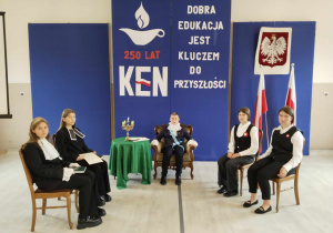 obrady na Zamku Królewskim w Warszawie - od prawej posłowie (Małgorzata Wójciak i Anna Czekońska)
