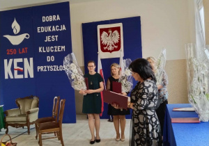nagrodzeni nauczyciele - od lewej panie: Dominika Czajkowska-Wałęsa, Karolina Czerczak, Anita Miazga-Krysakowska