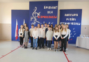 uczestnicy konkursu ze SP w Glinniku; uczniowie z klas IV - VII
