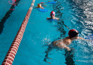 Doskonalenie umiejętności pływackich