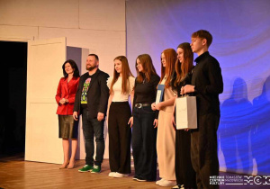 reprezentanci Szkolnego Teatrzyku "Myślnik"