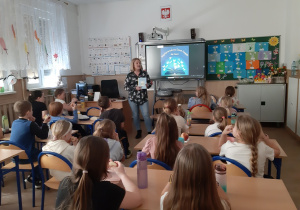 Głośne czytanie opowiadań dla dzieci