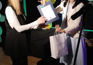 Maja Darmos odbiera III nagrodę