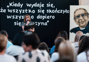 powitanie gości w Szkole Podstawowej nr 9 przez panią dyrektor