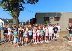 Zosia Kagankiewicz z kl. III czyta fraszki Jana Kochanowskiego