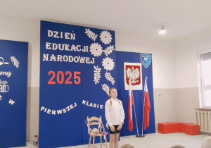 Julia Rudzka ucz. kl. VII zapowiada występ Szkolnego Teatrzyku "Myślnik"