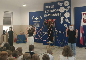 spektakl Szkolnego Teatrzyku "Myślnik" pt.: "Sekret"