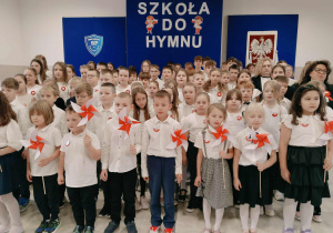 wspólne śpiewanie hymnu