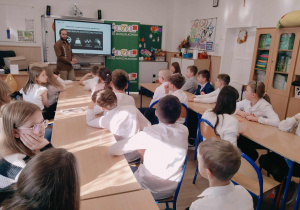 prelekcja o edukacji klimatycznej dla uczniów klas IV - VI