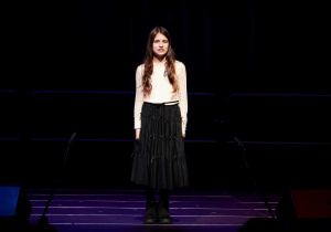 recytuje Marcelina Grabowska - uczennica klasy V