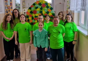 Uczniowie klasy czwartej z wychowawczynią