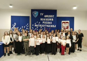 uczestnicy IV Międzyszkolnego Konkursu Pieśni Patriotycznych