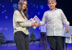 wzajemne gratulacje laureatów