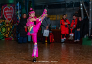 Marcelina Grabowska ucz. kl. V podczas finałowego koncertu w Tomaszowie Maz.