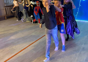 wspólna zabawa młodszej grupy kl. I - IV