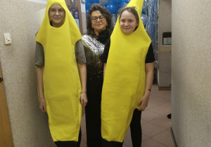 zabawne przebrania uczennic kl. VI