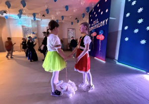 wspólna zabawa młodszej grupy kl. I - IV