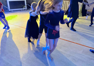 wspólna zabawa młodszej grupy kl. I - IV