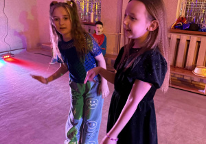 wspólna zabawa młodszej grupy kl. I - IV