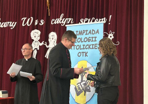 odebranie dyplomu za udział w finale olimpiady