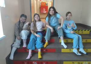 tymczasem na szkolnym korytarzu ...