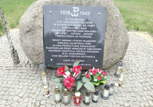 obelisk upamiętniający odwagę rodziny Pająków