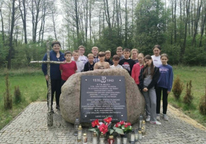 uczniowie kl. V z wychowawczynią