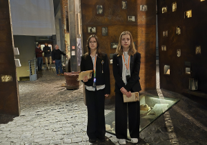 Uczennice klasy VII w Muzeum Powstania Warszawskiego