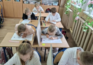uczniowie kl. III na pierwszym swoim poważnym egzaminie