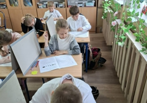 uczniowie kl. III na pierwszym swoim poważnym egzaminie