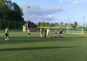 zajęcia sportowe na Orliku w Jeneniewie