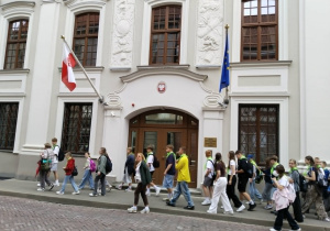 przed Ambasadą Polski w Wilnie