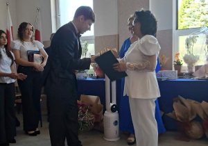 wręczenie Świadectwa ukończenia Publicznej Szkoły Podstawowej w Glinniku
