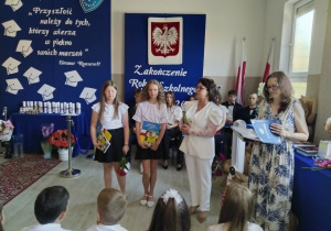 wręczenie nagród dla uczniów kas I - VII; najlepsze uczennice w roku szkolnym 2025/2026