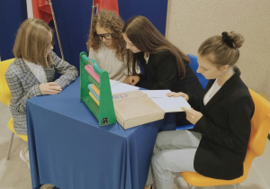 spektakl Teatrzyku Szkolnego "Myślnik"
