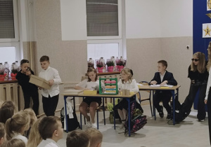 spektakl Teatrzyku Szkolnego "Myślnik"