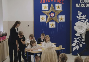 spektakl Teatrzyku Szkolnego "Myślnik"