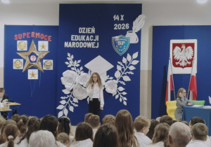 Spektakl "W poszukiwaniu supermocy nauczycieli"